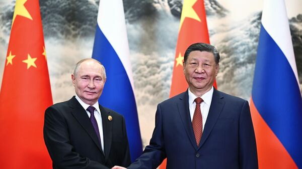 El presidente ruso, Vladímir Putin, y su homólogo chino, Xi Jinping - Sputnik Mundo