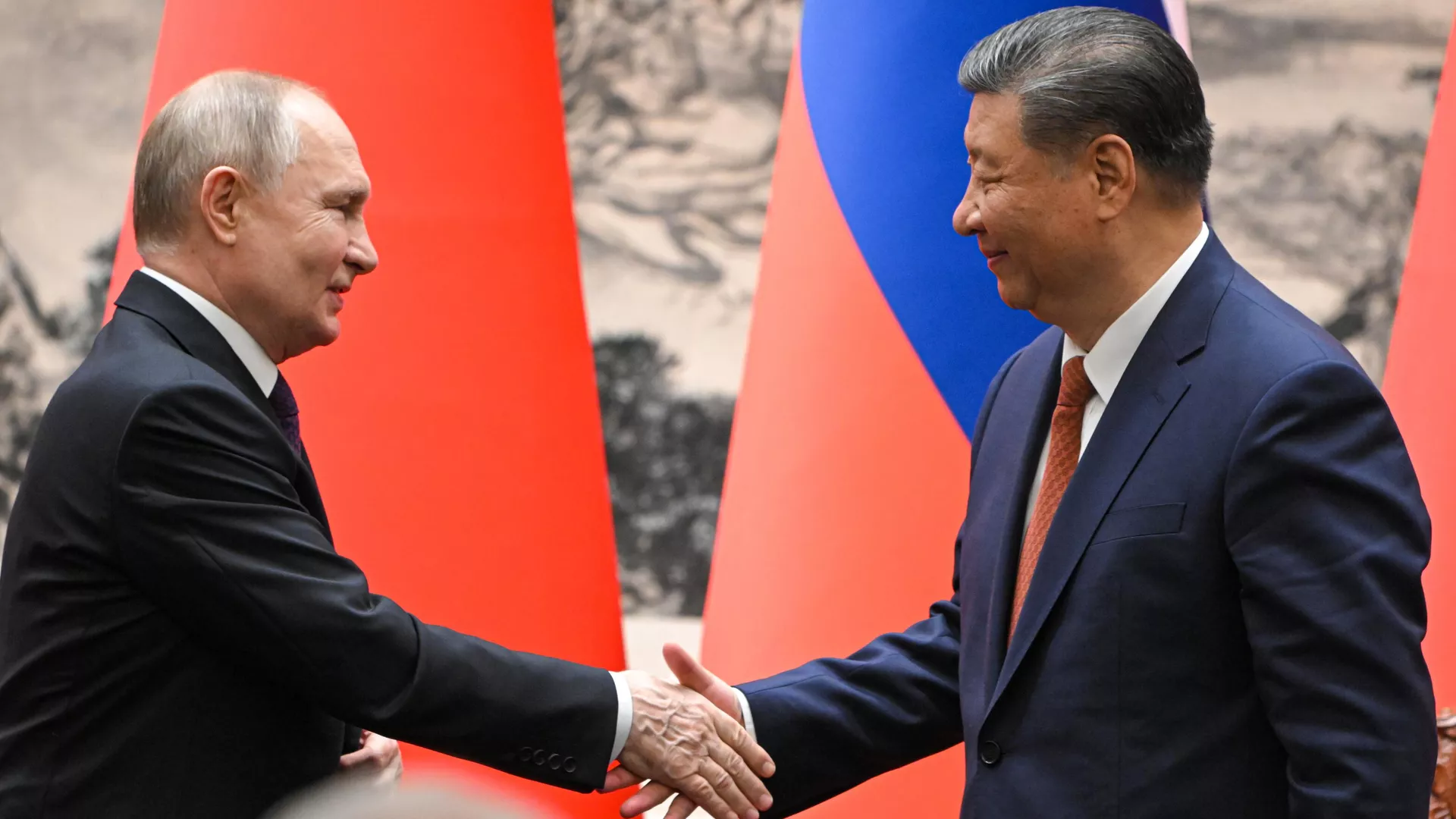 El presidente ruso, Vladímir Putin, y el mandatario chino, Xi Jinping, en la ceremonia de firma de documentos conjuntos, el 16 de mayo, 2024 - Sputnik Mundo, 1920, 16.05.2024