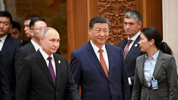 El presidente ruso, Vladímir Putin, y su homólogo chino, Xi Jinping, en Pekín, el 16 de mayo  - Sputnik Mundo