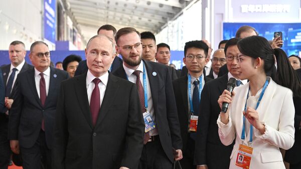 El presidente de Rusia, Vladímir Putin, en su visita a China - Sputnik Mundo