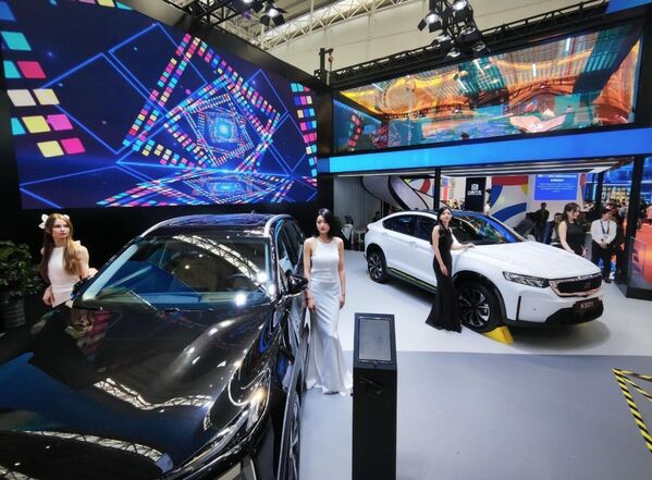 Automóviles exhibidos en la Expo Rusia-China. - Sputnik Mundo