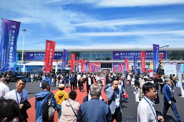 Visitantes llegan a la VIII edición de la EXPO Rusia-China. - Sputnik Mundo