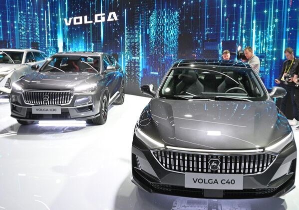 La producción de automóviles Volga comenzará en 2024, y la de ciclo completo en 2025.En la foto: nuevos automóviles Volga C40 y K30. - Sputnik Mundo