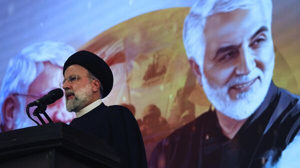 El entonces presidente iraní Ebrahim Raisi habla en el aniversario de la muerte de Qasem Soleimani, 3 de enero de 2023  - Sputnik Mundo