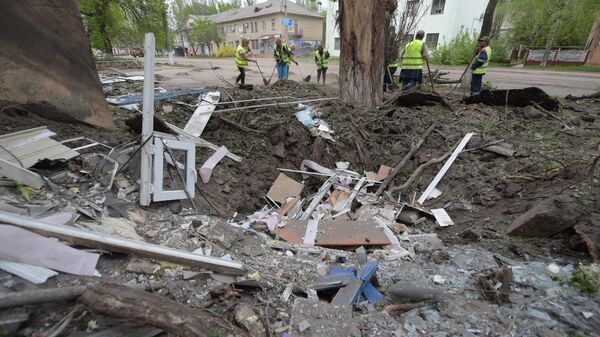 Las consecuencias de un bombardeo ucraniano contra la localidad de Górlovka, Donetsk - Sputnik Mundo