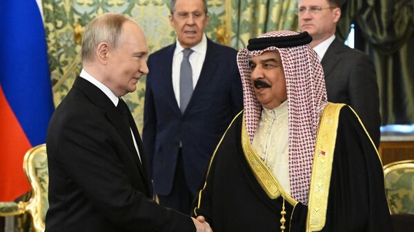 El encuentro del presidente de Rusia, Vladímir Putin, y el rey de Bahréin, Hamad bin Isa Jalifa, en Moscú, el 23 de mayo, 2024 - Sputnik Mundo