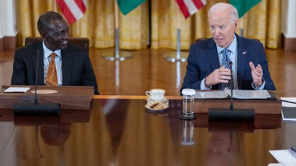 El presidente de EEUU, Joe Biden, y el mandatario de Kenia, William Ruto - Sputnik Mundo