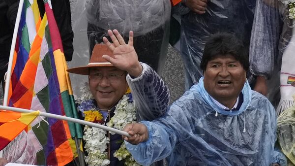 Luis Arce y Evo Morales, presidente y expresidente de Bolivia - Sputnik Mundo