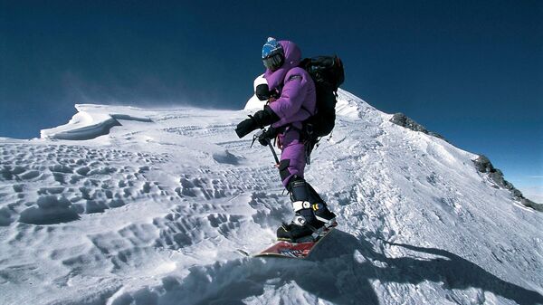 Primer descenso en snowboard desde el monte Everest - Sputnik Mundo
