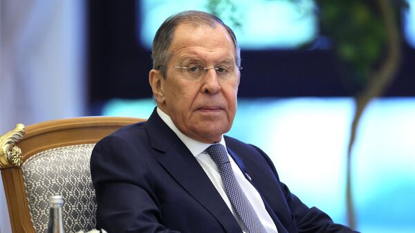 Serguéi Lavrov, el ministro de Asuntos Exteriores ruso, durante las conversaciones ruso-emiratíes  - Sputnik Mundo
