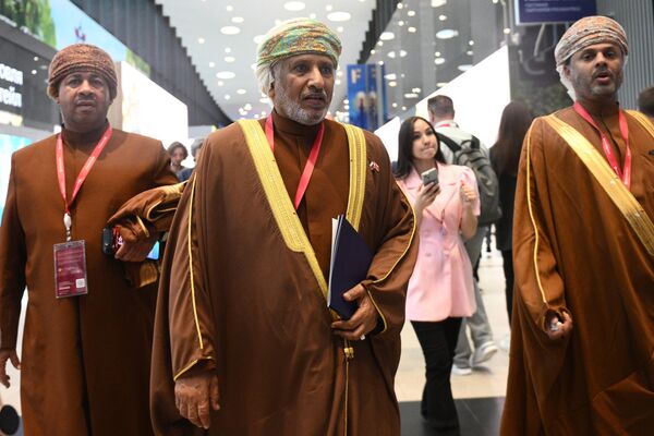 La delegación de Omán que tiene estatus de invitado honorario en el evento. - Sputnik Mundo