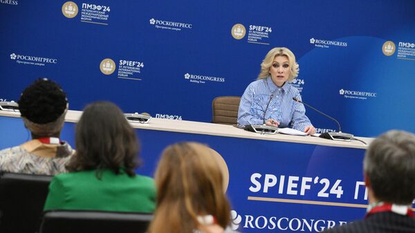 La portavoz del ministerio de Asuntos Exteriores, María Zajárova, en el Foro Económico Internacional de San Petersburgo. - Sputnik Mundo