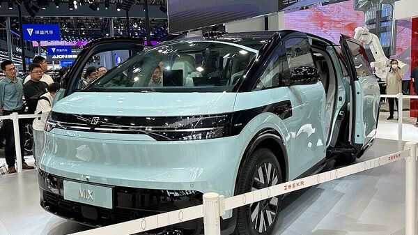 Zeekr Mix, minivan eléctrico de la empresa china Geely Automobile Holdings - Sputnik Mundo