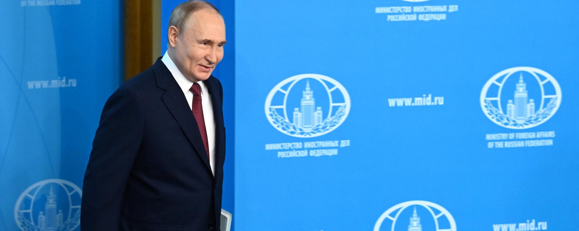 El presidente ruso Vladímir Putin se reúne con la cúpula del ministerio ruso de Asuntos Exteriores - Sputnik Mundo, 1920, 14.06.2024