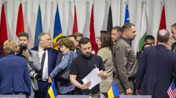 El líder ucraniano Volodímir Zelenski en la llamada 'cumbre de paz' en Suiza - Sputnik Mundo