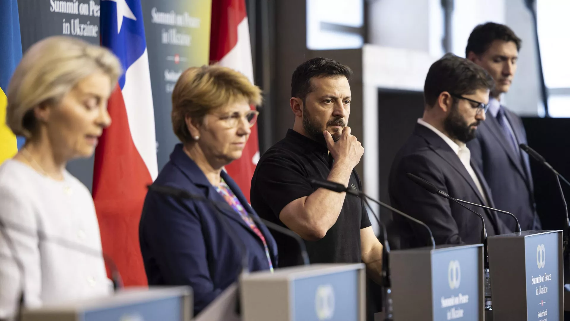 La presidenta de la Comisión Europea, Ursula von der Leyen, la presidenta federal suiza, Viola Amherd, Volodímir Zelenski, el presidente de Chile, Gabriel Boric, y el primer ministro canadiense, Justin Trudeau, intervienen en la rueda de prensa de clausura de la Cumbre sobre la paz en Ucrania  - Sputnik Mundo, 1920, 17.06.2024