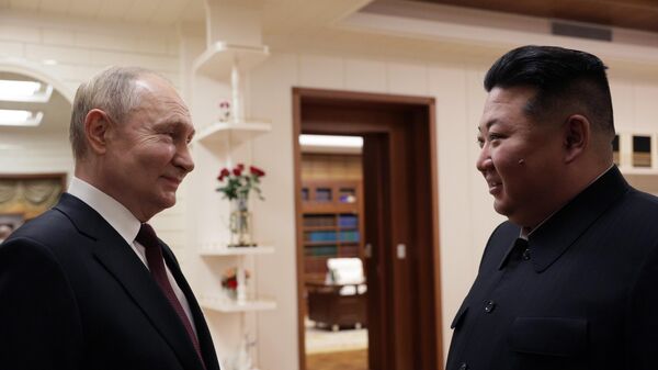 Vladímir Putin y  Kim Jong-un - Sputnik Mundo