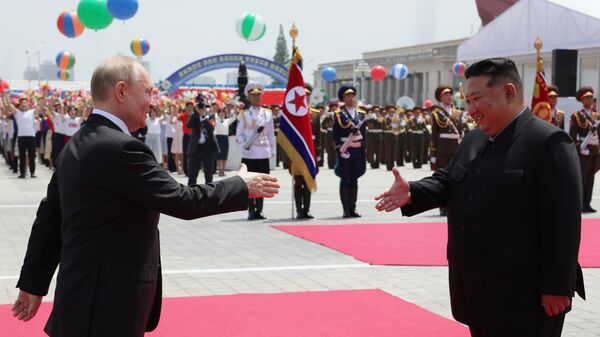 Vladímir Putin, presidente ruso,  y Kim Jong-un, líder norcoreano - Sputnik Mundo