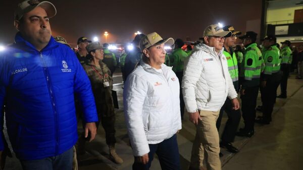 La presidenta de Perú, Dina Boluarte, lidera un operativo nacional contra la delincuencia - Sputnik Mundo
