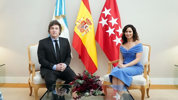 El presidente de Argentina, Javier Milei, y la presidenta de la Comunidad de Madrid, Isabel Díaz Ayuso - Sputnik Mundo