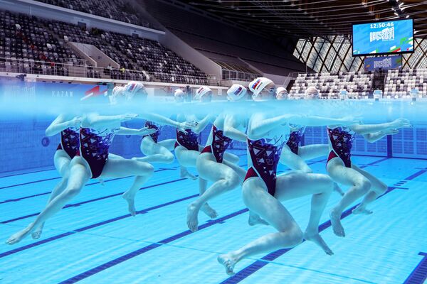 Atletas rusas de nado sincronizado durante los Juegos BRICS, en la ciudad rusa de Kazán. - Sputnik Mundo