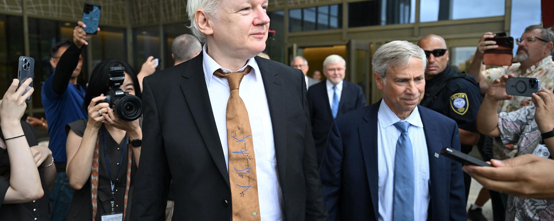 El fundador de WikiLeaks, Julian Assange, queda en libertad tras una audiencia en la isla de Saipán el 26 de junio de 2024 - Sputnik Mundo, 1920, 26.06.2024