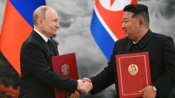 El presidente de Rusia, Vladímir Putin, y el mandatario de Corea del Norte, Kim Jong-un, el 19 de junio, 2024 - Sputnik Mundo