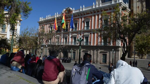Ciudadanos de Bolivia  se mantienen vigilantes tras intento de golpe de Estado - Sputnik Mundo