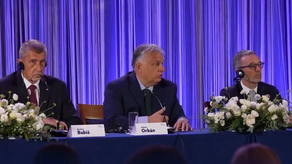 El jefe de Fidesz y primer ministro húngaro, Viktor Orban, el presidente del Partido de la Libertad de Austria (FPÖ), Herbert Kickl, y el dirigente de Ciudadanos Descontentos (ANO) y ex primer ministro checo (2017-2021), Andrej Babis, anuncian la creación del grupo Patriotas para Europa, el 30 de junio de 2024 - Sputnik Mundo