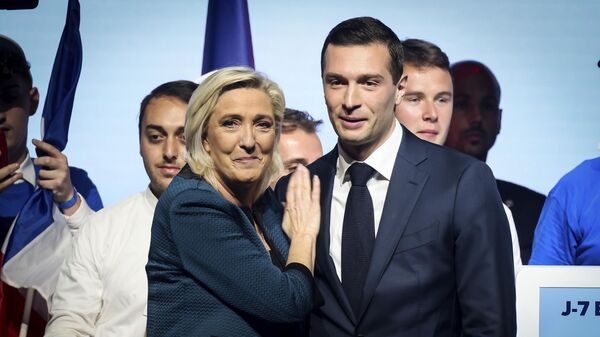 Marine Le Pen y Jordan Bardella - Sputnik Mundo