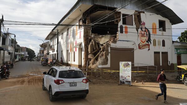Una casa dañada se ve después de un terremoto en Yurimaguas, en la región Amazonas, Perú el 26 de mayo de 2019  - Sputnik Mundo