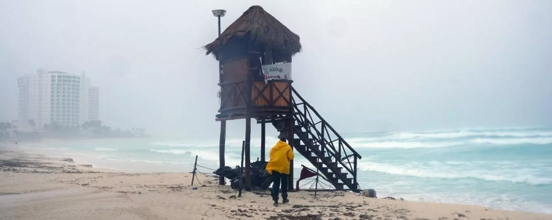 Las lluvias causadas por el huracán Beryl comienzan a afectar la península de Yucatán, en México. - Sputnik Mundo, 1920, 02.07.2024