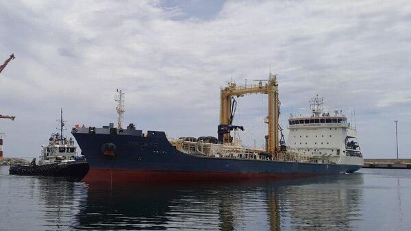 El petrolero ruso Akademik Pashin, durante una visita al puerto de La Guaira, Venezuela, el 2 de julio de 2024 - Sputnik Mundo
