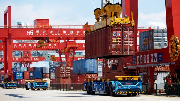 Plataformas para contenedores ferroviarios en el puerto de Yanglo, en Wuhan, China  - Sputnik Mundo