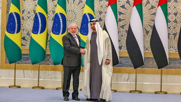 El presidente de Brasil, Luiz Inacio Lula da Silva, en los Emiratos Árabes Unidos, 15 de abril de 2023 - Sputnik Mundo