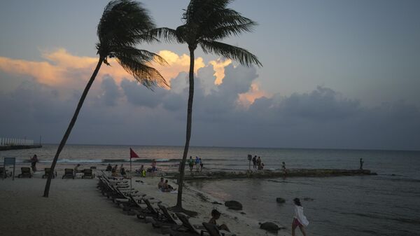 Playa del Carmen, Cancún, previo a la llegada del huracán Beryl  - Sputnik Mundo