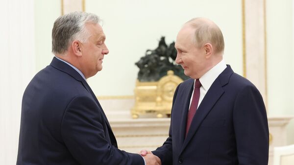 El encuentro entre el primer ministro de Hungría, Viktor Orban, y el presidente de Rusia, Vladímir Putin, el 5 de julio, 2024 - Sputnik Mundo