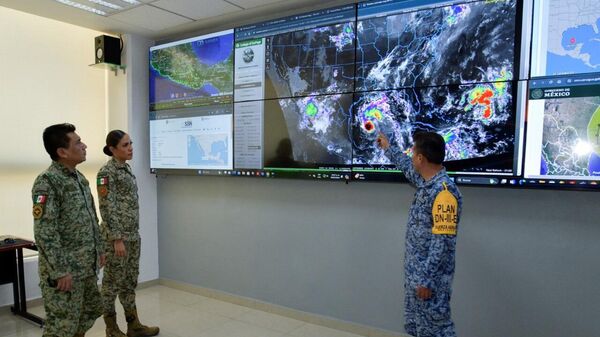 La Sedena monitorea y manda alertas ante el paso de huracanes  - Sputnik Mundo