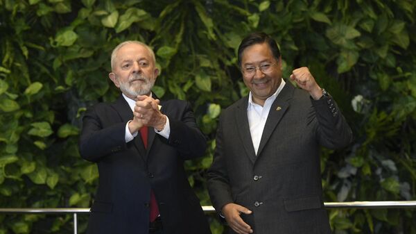 El presidente de Brasil, Luiz Inacio Lula da Silva, y su homólogo boliviano, Luis Arce, gesticulan durante una reunión en Santa Cruz, Bolivia, el 9 de julio de 2024  - Sputnik Mundo