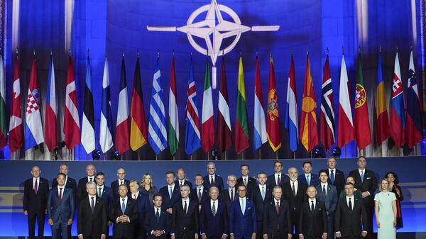 Los líderes de la OTAN posan para una foto de grupo durante un acto conmemorativo del 75 aniversario de la OTAN en Washington, el martes 9 de julio de 2024  - Sputnik Mundo