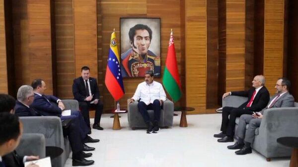 El presidente venezolano Nicolás Maduro en reunión con el primer ministro de Bielorrusia, Román Golóvchenko - Sputnik Mundo