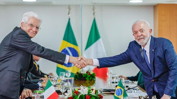 El presidente brasileño Luiz Inacio Lula da Silva recibe en Brasilia al presidente italiano Sergio Mattarella - Sputnik Mundo