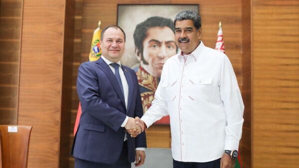 El primer ministro de Bielorrusia Román Golóvchenko y el presidente venezolano Nicolás Maduro  - Sputnik Mundo