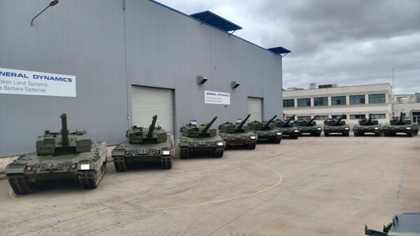 Los 10 Leopard 2A4 reacondicionados en las instalaciones de Santa Bárbara Sistemas - Sputnik Mundo