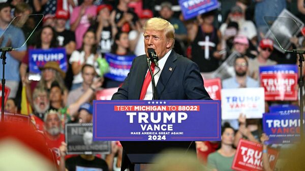 El ex presidente de EEUU y candidato republicano Donald Trump, en un mítin este sábado 20 de junio en la ciudad de Grand Rapids, Michigan. - Sputnik Mundo