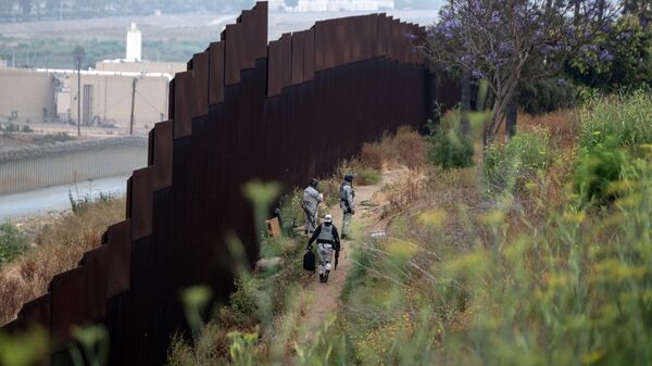 La frontera entre México y EEUU es el principal paso de los migrantes irregulares. - Sputnik Mundo