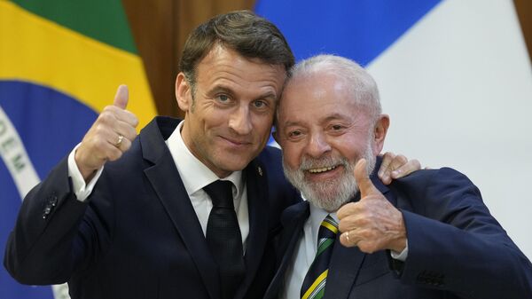 Emmanuel Macron y Luiz Inácio Lula da Silva  - Sputnik Mundo