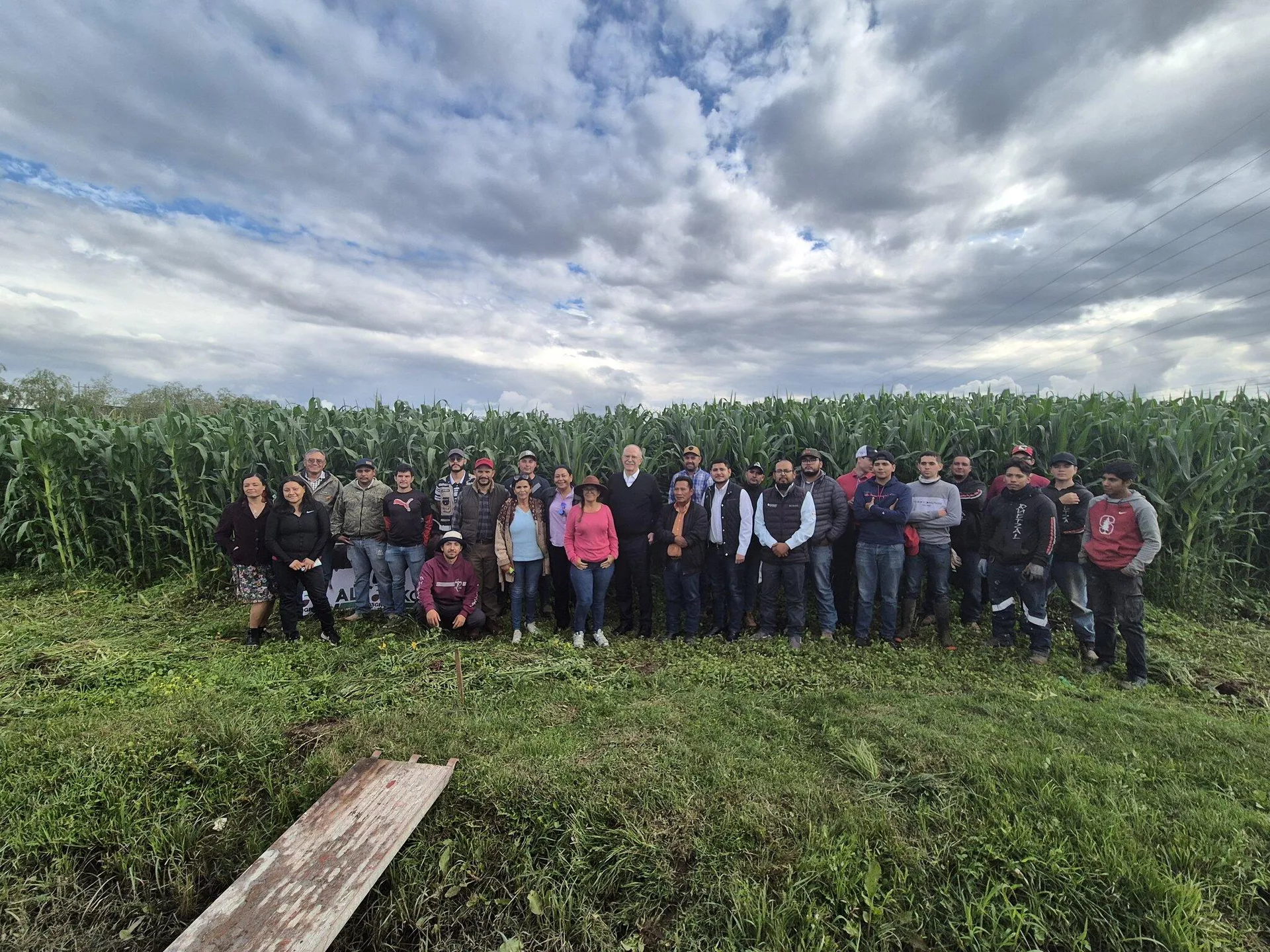 Julio Berdegué Sacristán con productores de maíz en Zacatecas el pasado 19 de julio. - Sputnik Mundo, 1920, 25.07.2024