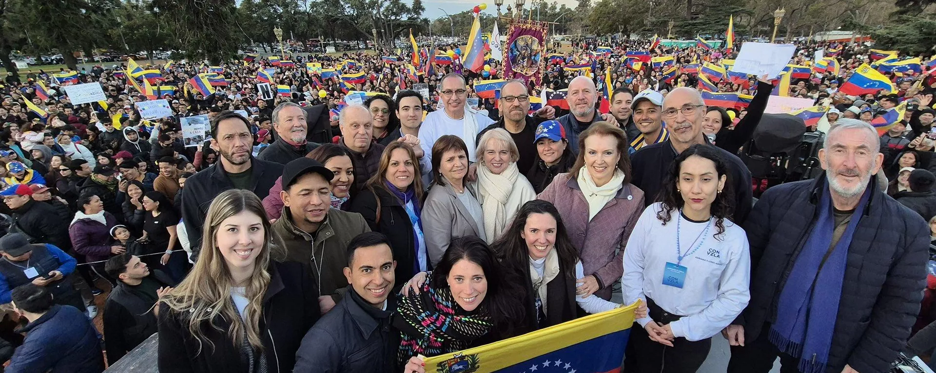 La propia ministra argentina habría publicado también en redes sociales que se encontraba frente a la embajada de Venezuela esperando los resultados - Sputnik Mundo, 1920, 29.07.2024