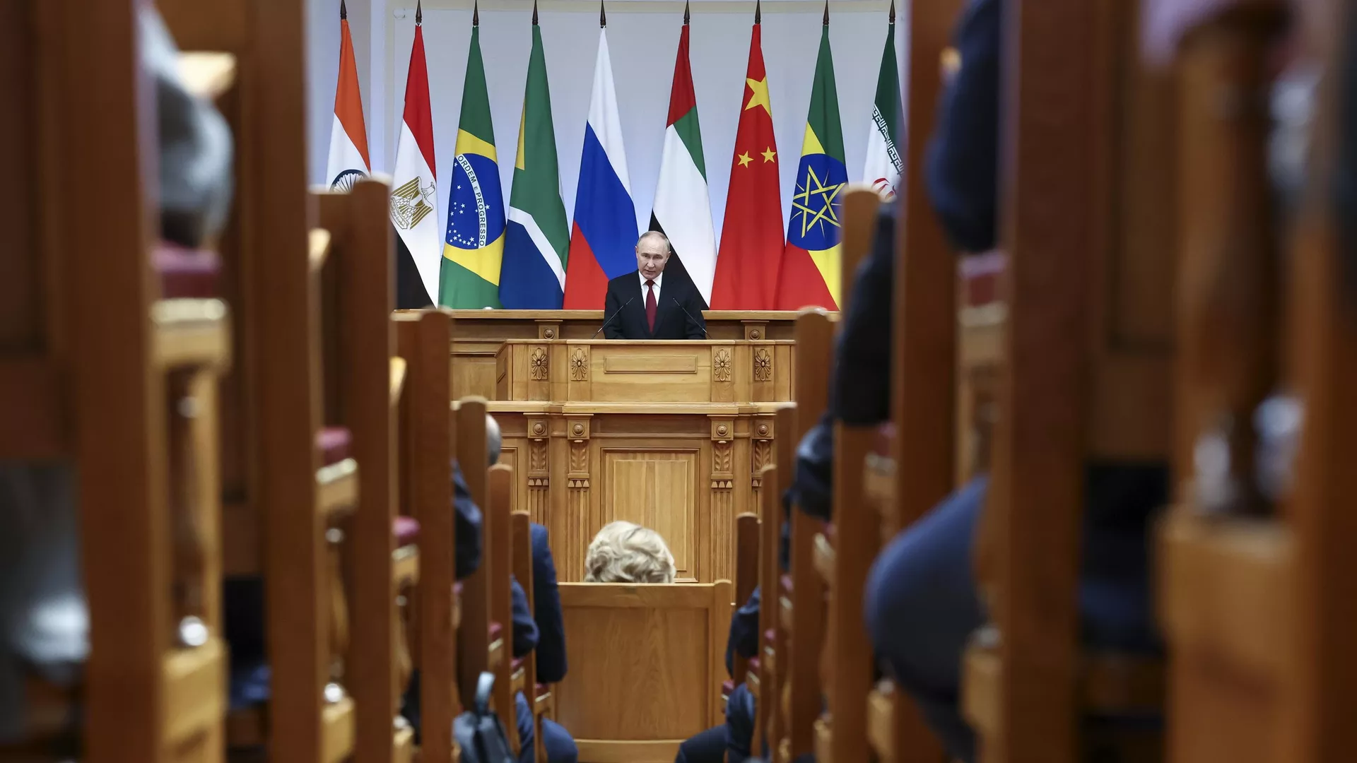 El presidente de Rusia, Vladimir Putin, se dirige al Foro Parlamentario de los BRICS - Sputnik Mundo, 1920, 31.07.2024